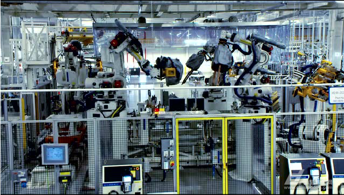 2016年,中国机器人产业出现新的变革,传统工业机器人不断拓宽应用领域